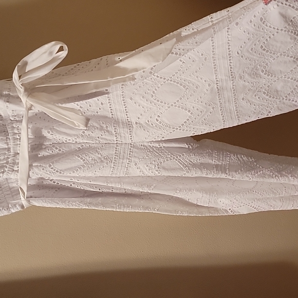 HP🎉 🕊️Express White Eyelet Lace Jumpsuit - Size M - Picture 7 of 12